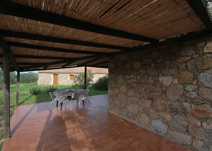 Lu Stazzu Di Tarraolta Aparthotel 3*