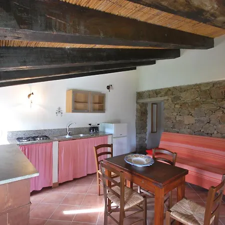 アパートホテル Lu Stazzu Di Tarraolta Vignola Mare