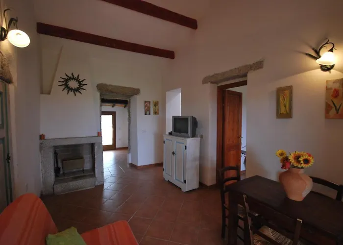 Lu Stazzu Di Tarraolta Aparthotel 3*