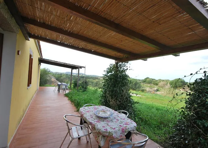 Lu Stazzu Di Tarraolta Aparthotel 3*